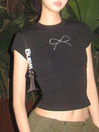 Damen Kurzarm T-Shirt mit elegantem Schleifenmuster und figurbetontem Design R&B