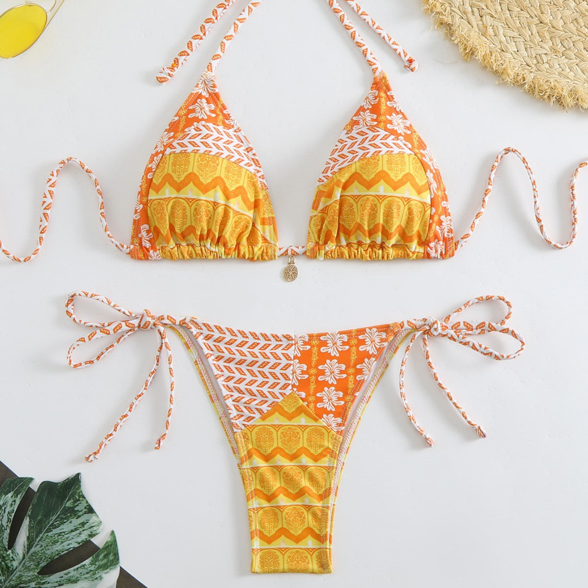Damen Triangel-Bikini mit liR&Bevollem Blumenmuster und verstellbaren Trägern R&B