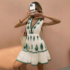 Damen freizügiges Minikleid mit kunstvoller Stickerei und schwingendem Saum R&B