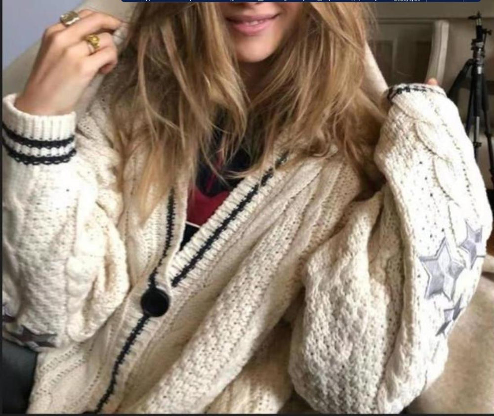 Damen Grobstrickjacke mit Sternen-Details und dekorativen Knöpfen R&B