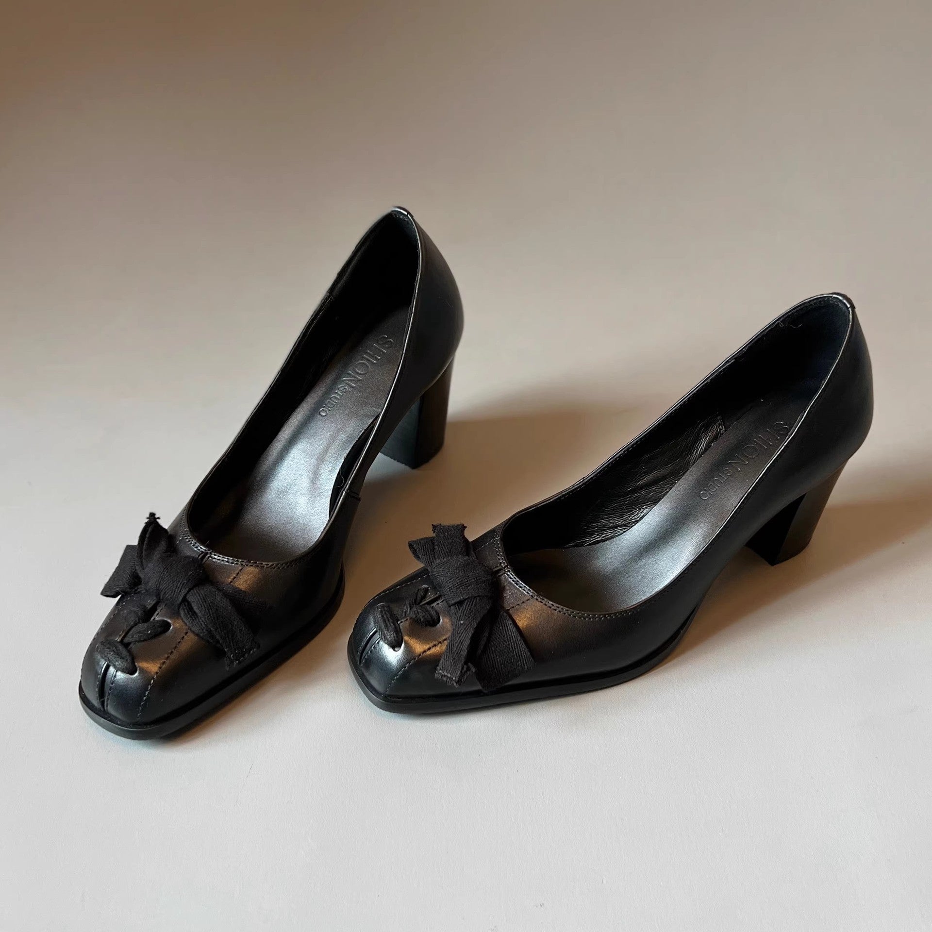 Damen Elegante Pumps mit moderner Schleifenverzierung