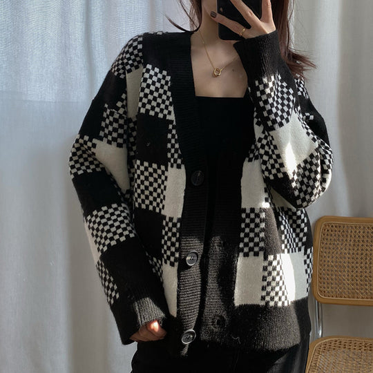 Damen Grobstrick Cardigan mit kontrastierendem Karomuster und Knopfdetails R&B