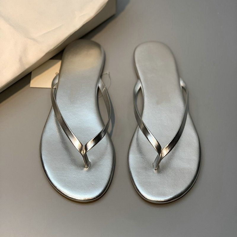 Damen stilvolle Flip-Flops mit glänzendem Riemendesign EB