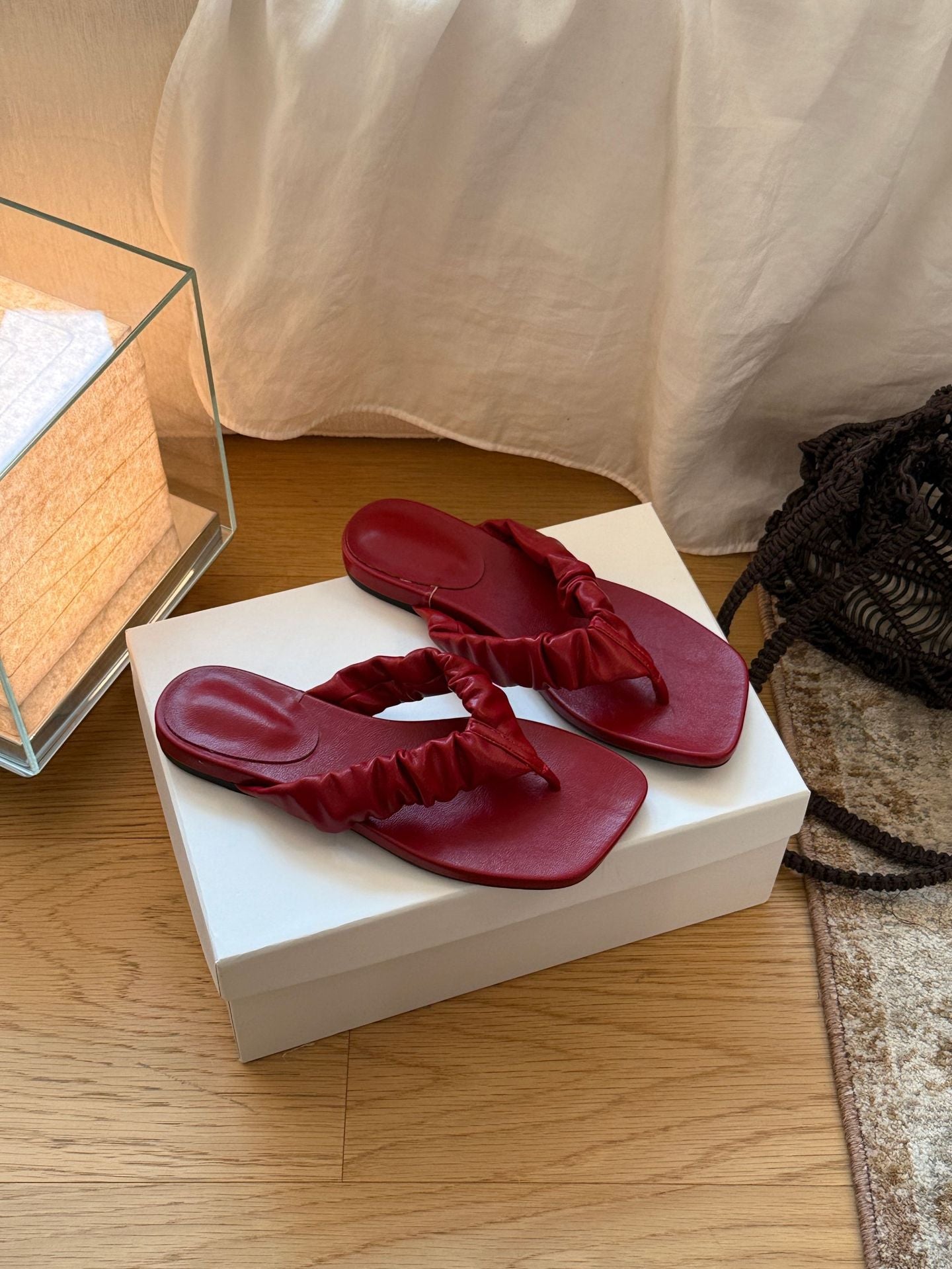 Damen Elegante Flip-Flops mit rüschendetails aus hochwertigem Leder R&B