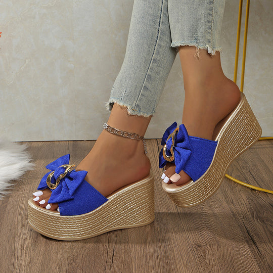 Damen Wedge-Sandel mit modischem Schleifen-Design und eleganter Kettenapplikation R&B
