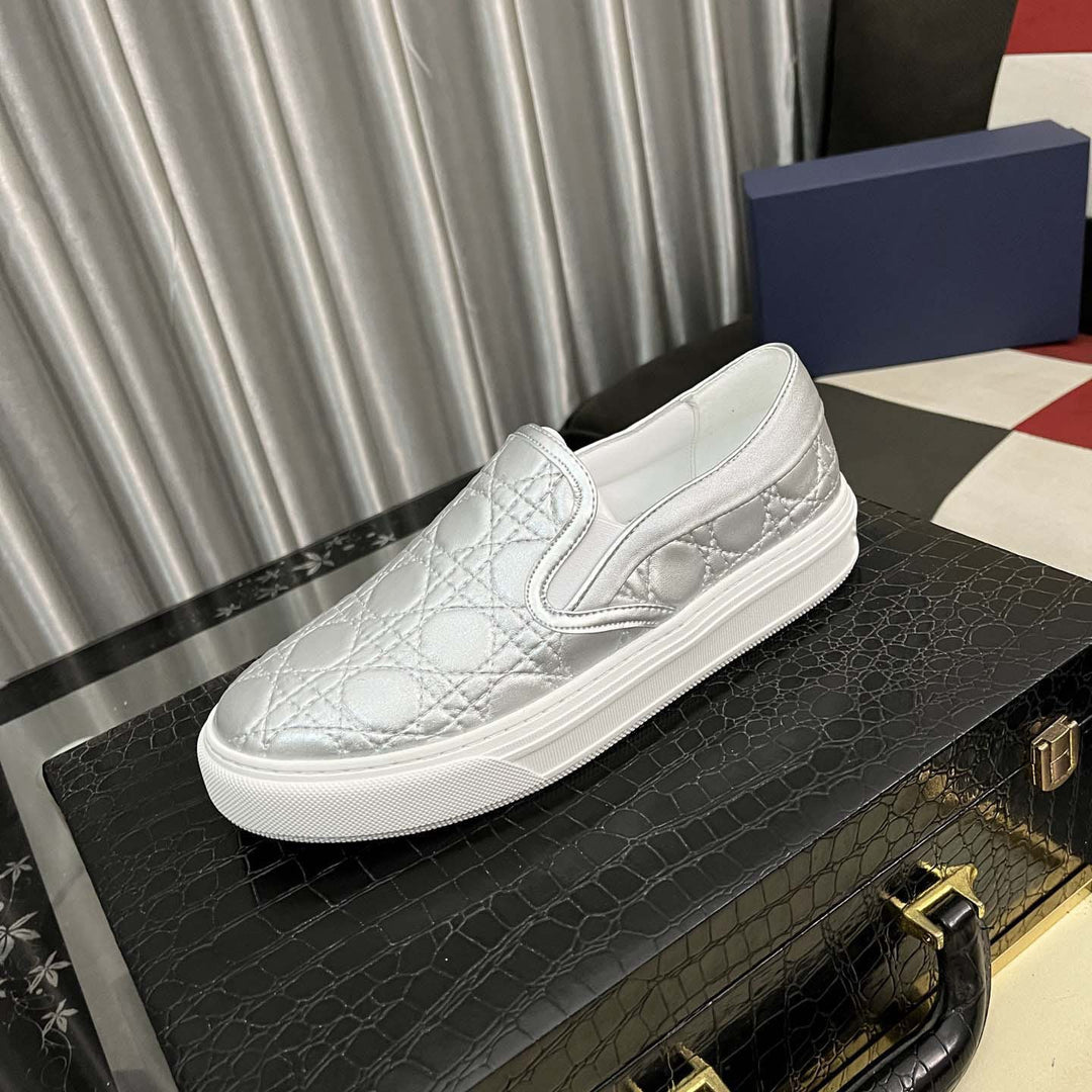 Damen Slip-On Sneakers mit eleganter Steppoptik und rutschfester Sohle R&B