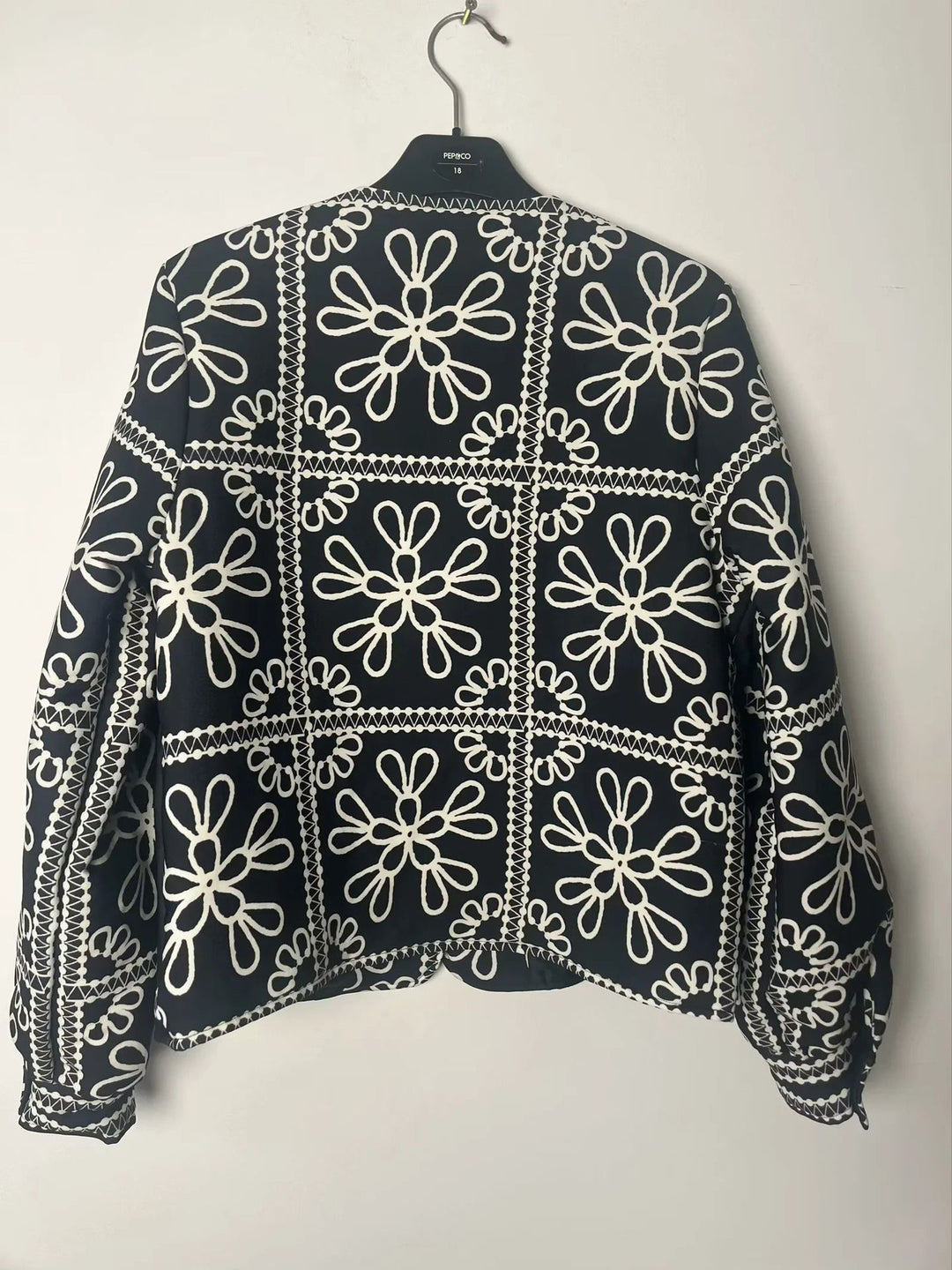 Damen gestickte Jacke mit floralem Design und modernem Schnitt R&B