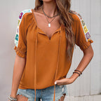 Damen modische Bluse mit gestickten Ärmeln und flexiblem Ausschnitt R&B