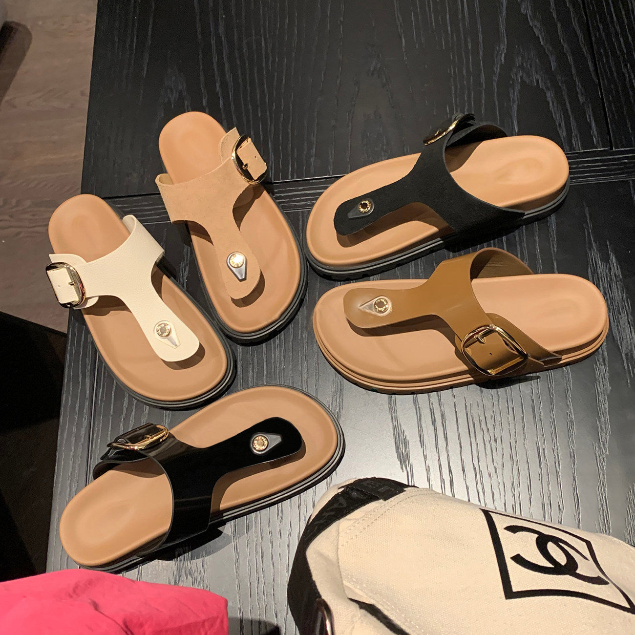Damen Sandalen mit dekorativem Schnallenverschluss und komfortabler Fußbettgestaltung