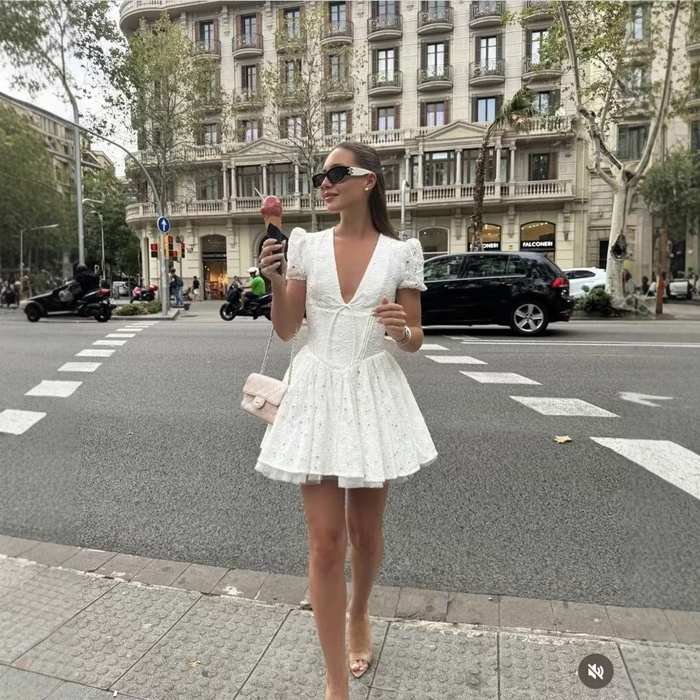 Damen Sommerkleid mit zarter Stickerei und voluminösem Rock R&B