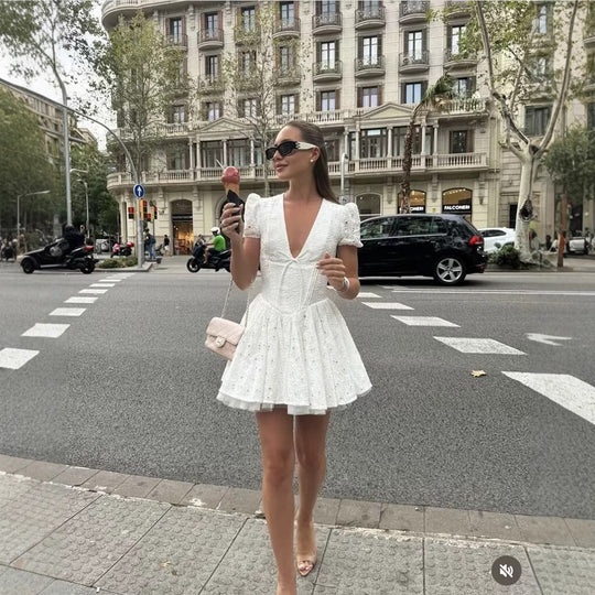 Damen Sommerkleid mit zarter Stickerei und voluminösem Rock R&B