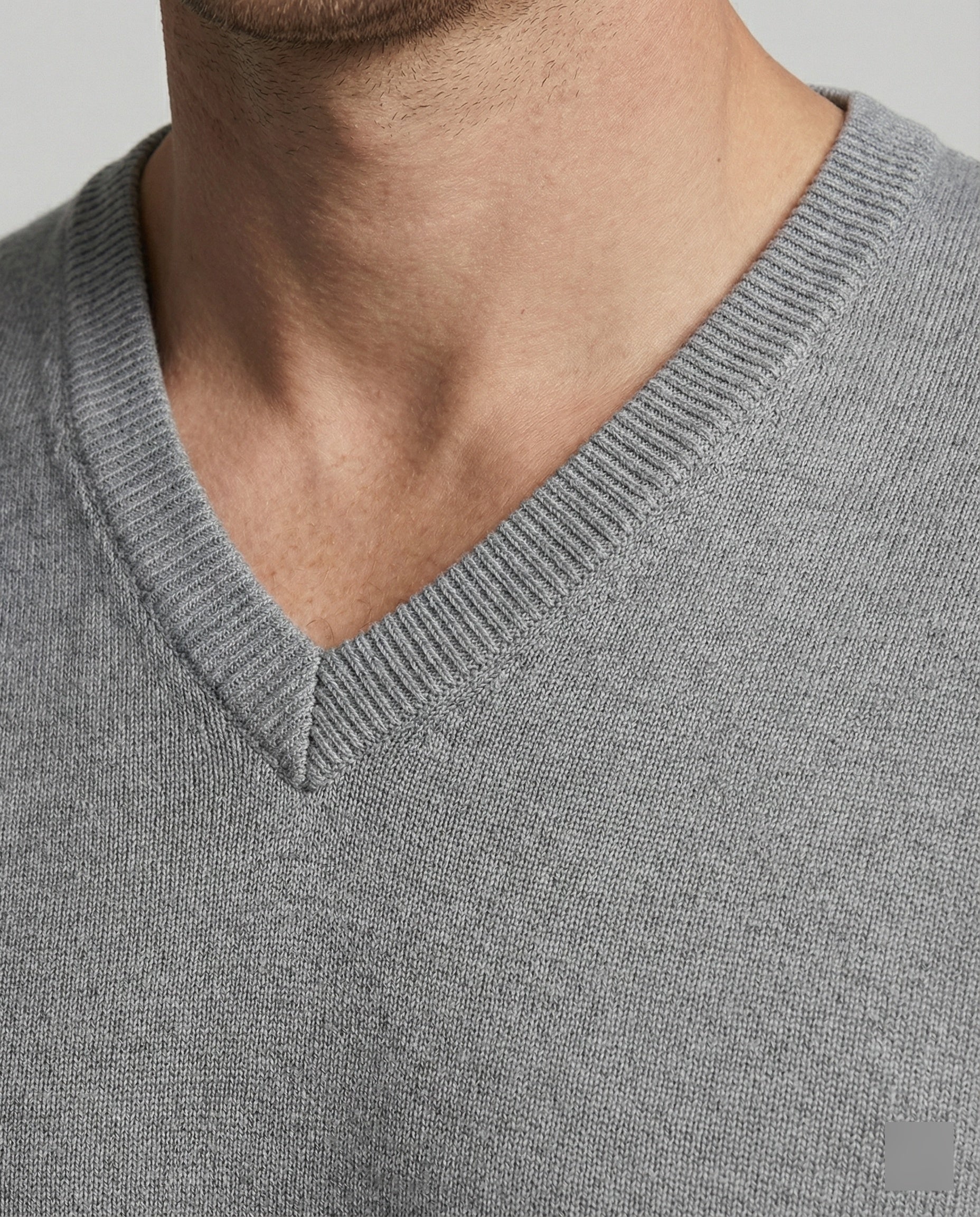 Herren V-Ausschnitt Pullover aus hochwertiger Baumwolle mit bequemer Passform