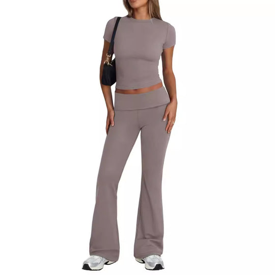 Damen Sportliches Kombination-Outfit mit körpernahem Top und ausgestellten Hosen R&B