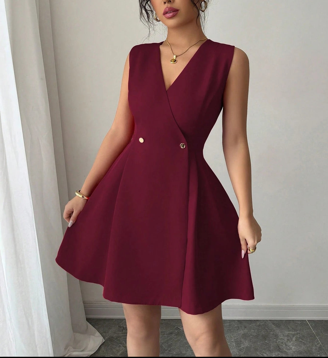 Damen Wickelkleid mit eleganter Silhouette und Knopfdetails R&B