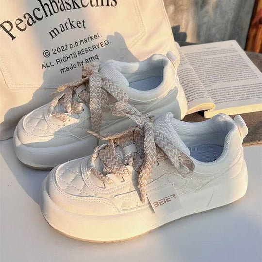 Damen modische Sneaker mit quilted Design und robustem Fersenbereich R&B