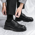 Herren Schnürschuhe mit modischem Broguemuster von