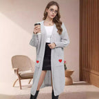 Damen Strickjacke mit Herzapplikationen und lockerer Passform R&B