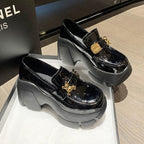 Damen Plateauschuhe mit glänzendem Obermaterial und modischen Applikationen R&B