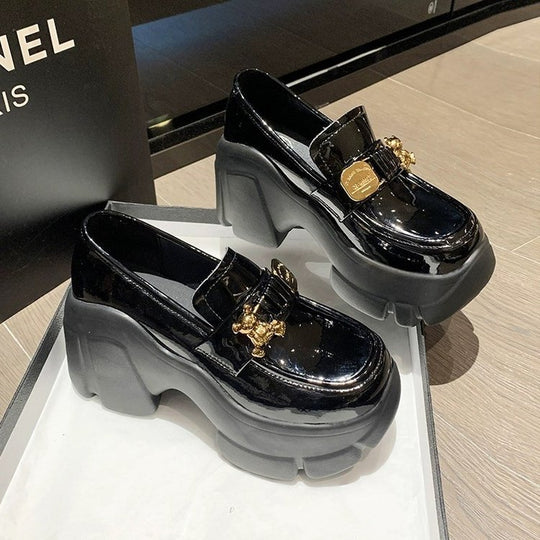 Damen Plateauschuhe mit glänzendem Obermaterial und modischen Applikationen R&B