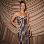Damen Elegantes Spitzenabendkleid mit taillierter Silhouette und satinierter Unterlage R&B