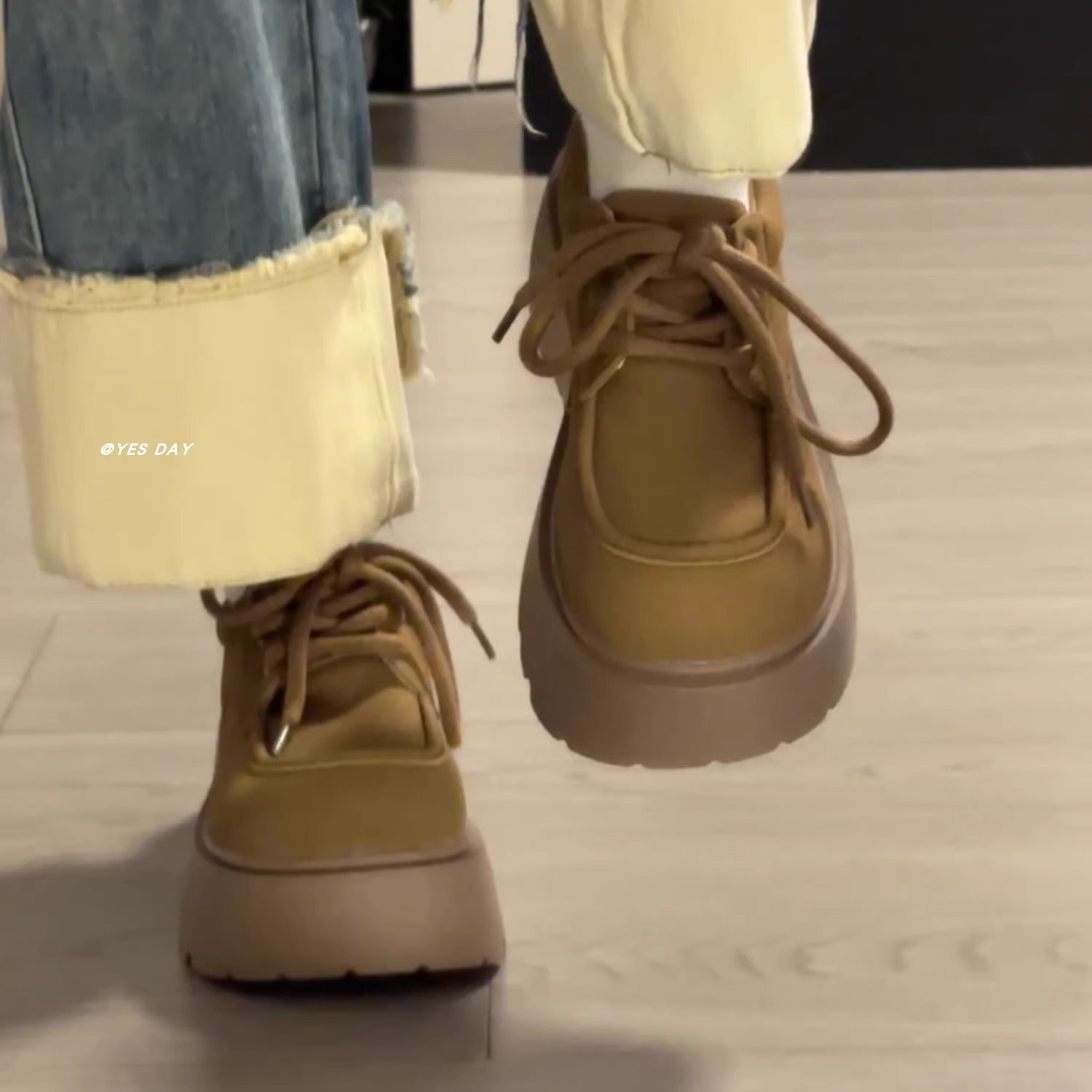 Damen Komfortable Sneaker mit modernem Design und extraleichter Sohle R&B