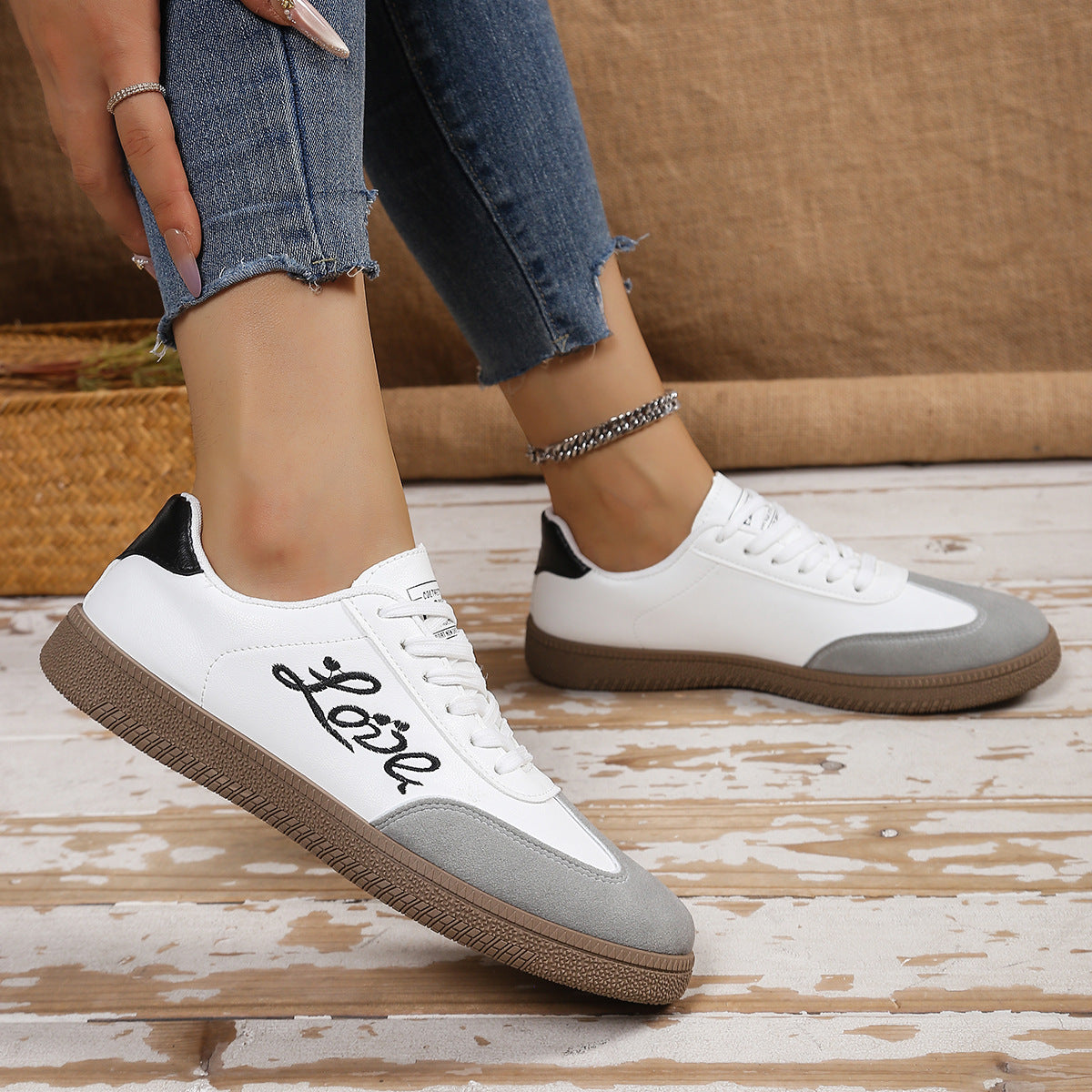 Damen Sportliche Sneakers mit modernem Obermaterial und rutschfester Sohle R&B
