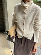 Damen Strickjacke mit hohem Kragen und Knopfverschluss