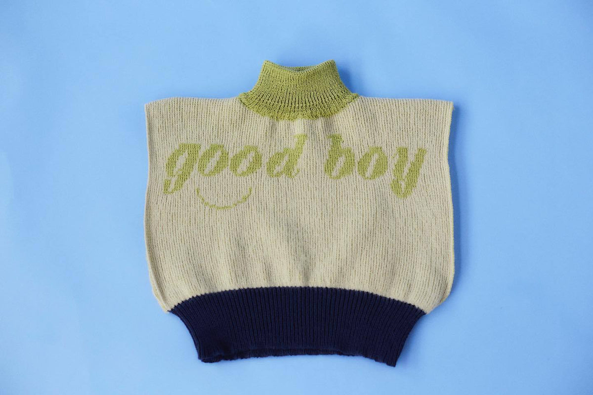 Damen stylischer Strickpullover mit modernem Rollkragen und einzigartigem Schriftzug R&B