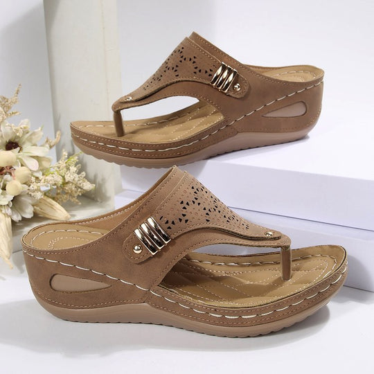 Damen Zehentrenner-Sandalen mit zierlichem Lochmuster und komfortabler Fußbettung R&B