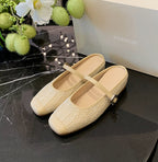 Damen Elegante Ballerinas mit modischem Riemchen und feiner Struktur R&B
