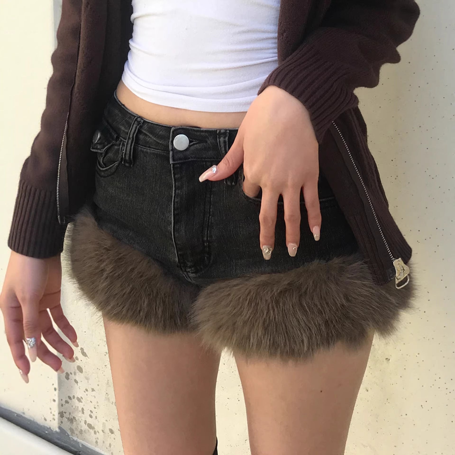 Damen Jeansshorts mit luxuriösem Kunstpelzsaum R&B
