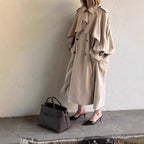 Damen Oversized Trenchcoat mit detailreichen Drapierungen und modischem Schnitt R&B