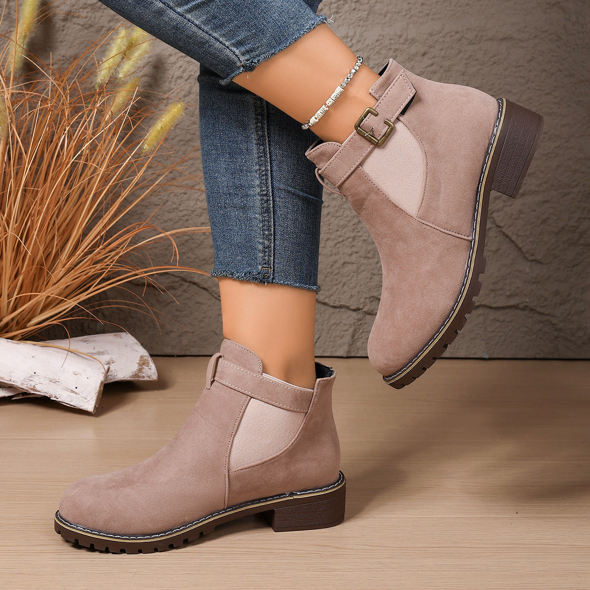 Schicke Stiefeletten mit Schnallenriemen und Blockabsatz R&B R&B