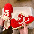 Damen Sportliche Sneaker mit rutschfester Gummisohle und hochwertigem Wildlederoberteil
