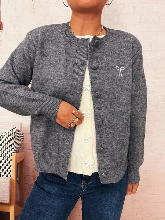 Damen Kuschelweich Strickjacke mit schönen Knöpfen und raffinierten Details R&B