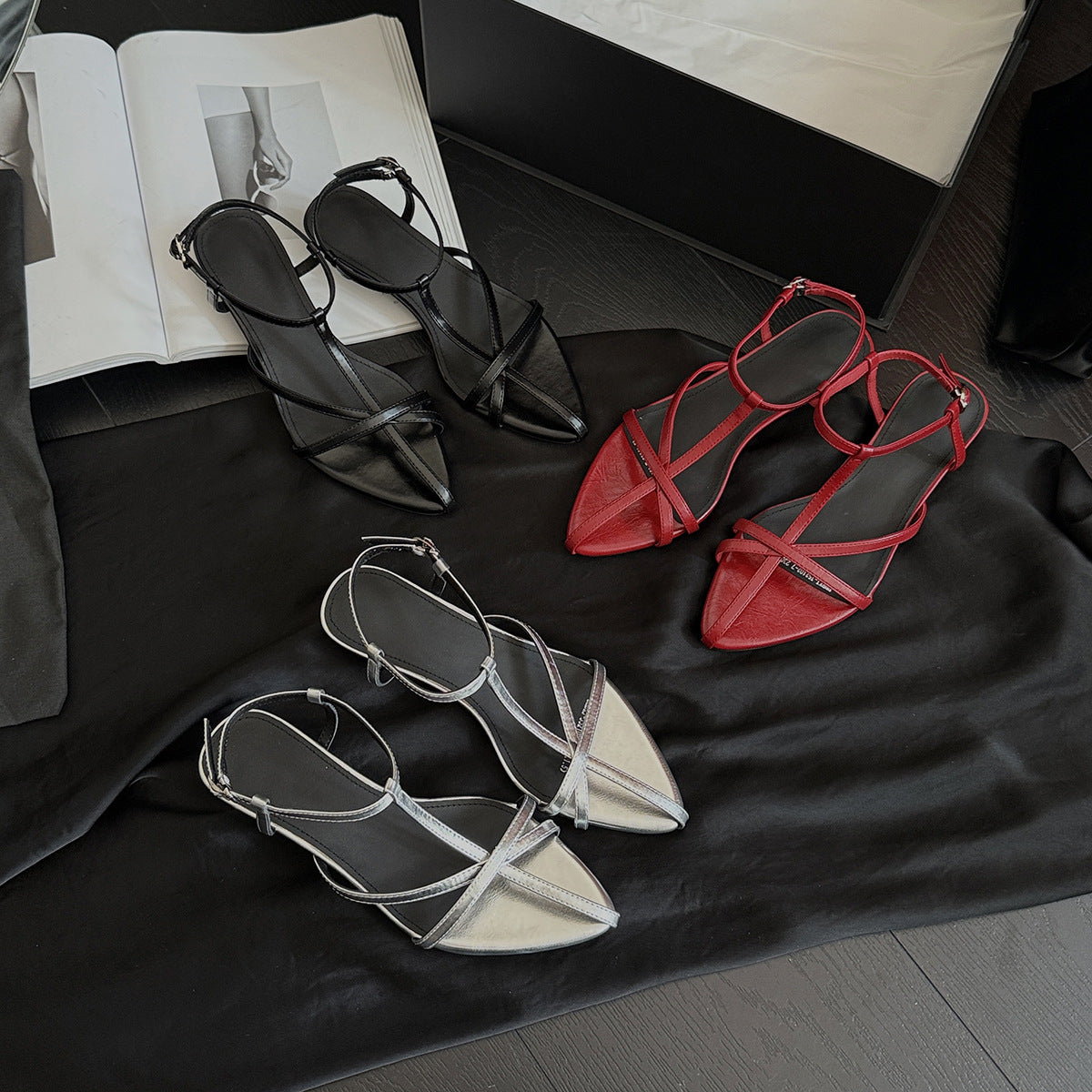 Damen Elegante Sandalen mit modischem Schnitt und hochwertigem, glänzendem Obermaterial R&B