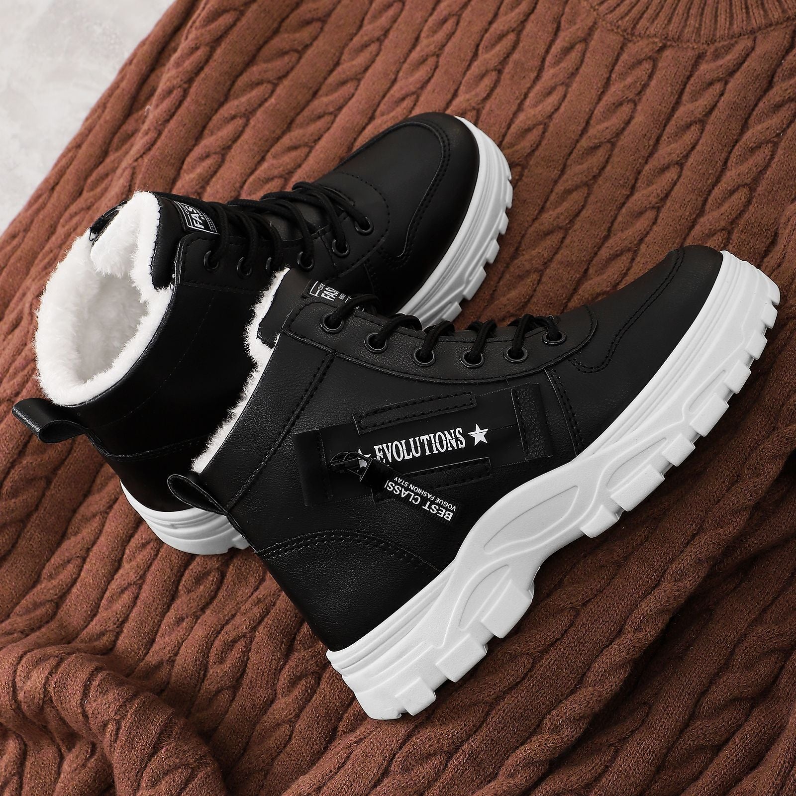 Damen Warm gefütterte Winterstiefel mit robustem Profil und praktischem Schnürsystem R&B