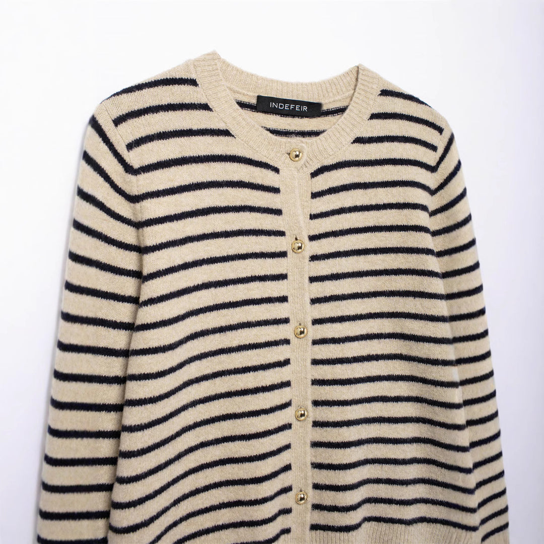 Damen Strickjacke mit feinem Streifenmuster und eleganten Knopfdetails R&B