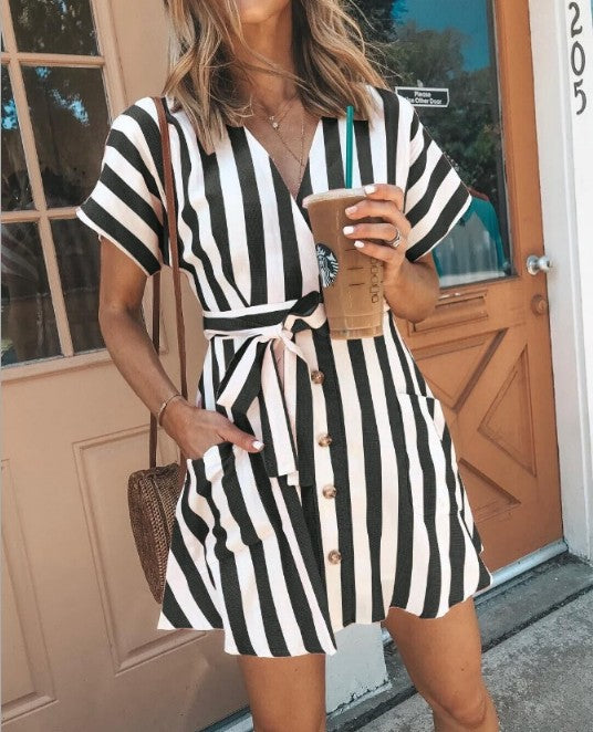Damen Wickelkleid im modernen Streifenlook mit praktischer Knopfleiste und Taillengürtel R&B