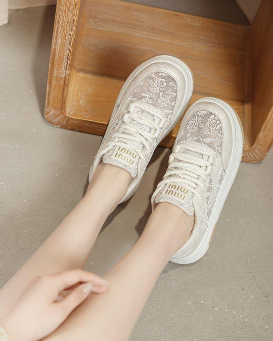 Damen Sneakers mit filigranem Blumenmotiv und gepolsterter Sohle R&B