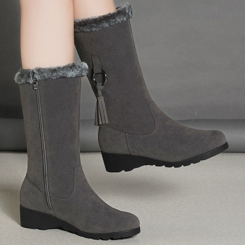 R&B | Stiefel - Wildlederähnlich - Wadenhöhe - Niedriger Keilabsatz - Quasten-Detail