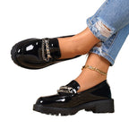 Damen Mokassins mit schimmerndem Lackfinish und eleganter Kettenapplikation R&B