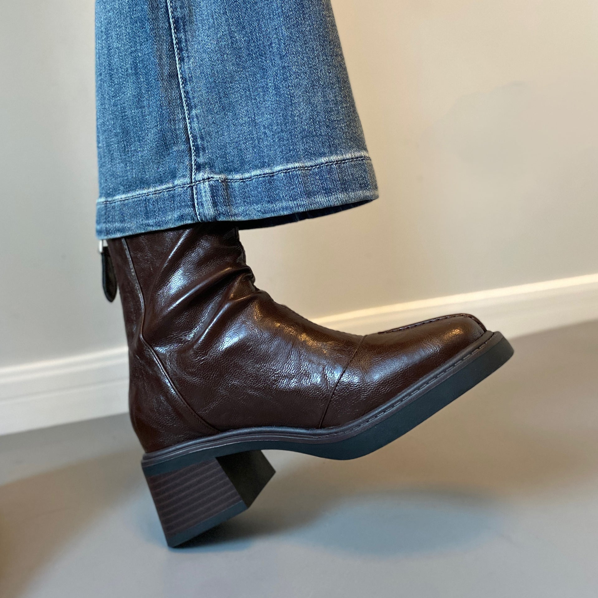 Damen Stiefeletten mit dickem Absatz und Reißverschlussverschluss R&B