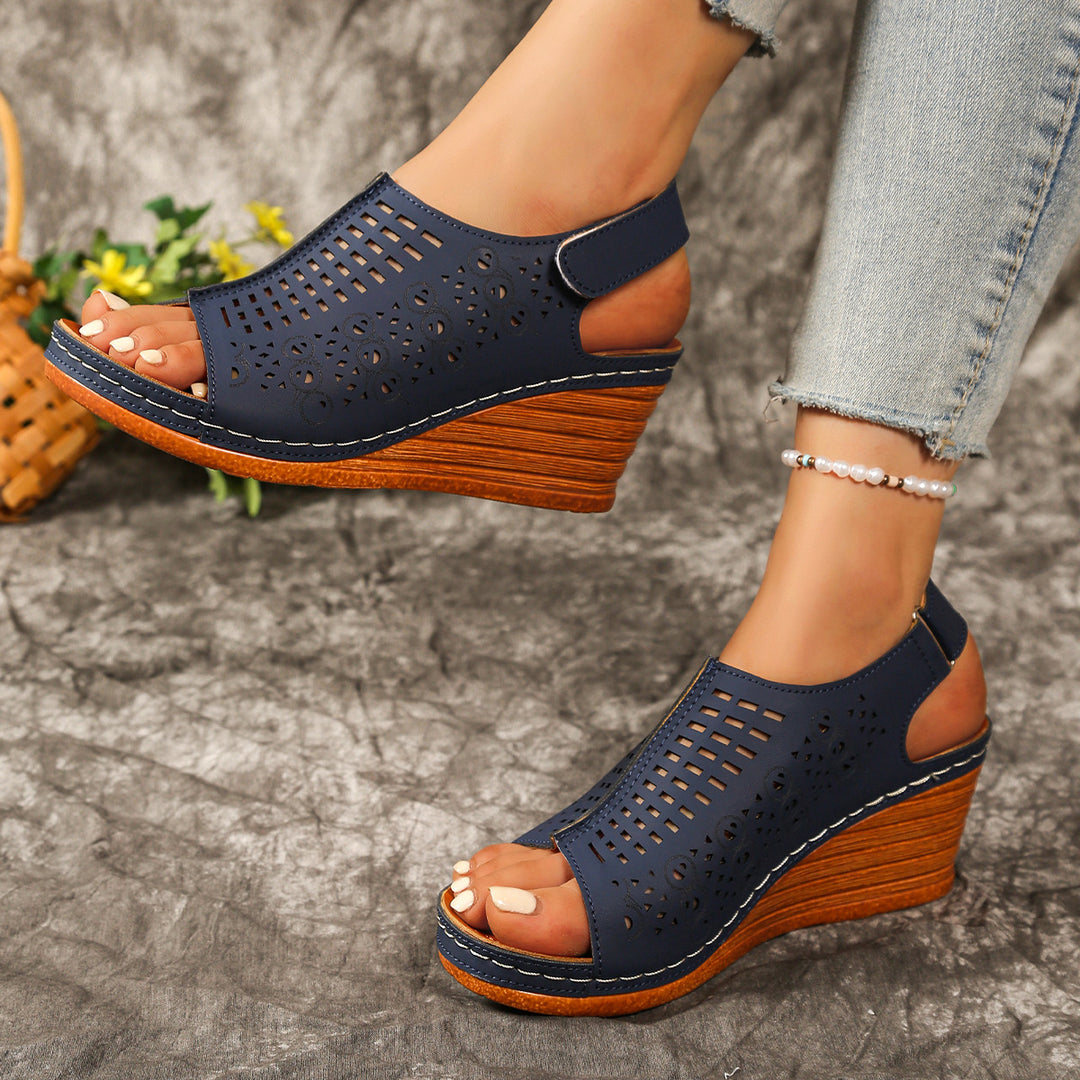 Damen Wedge-Sandaletten mit perforierter Oberfläche und elastischem Riemen R&B