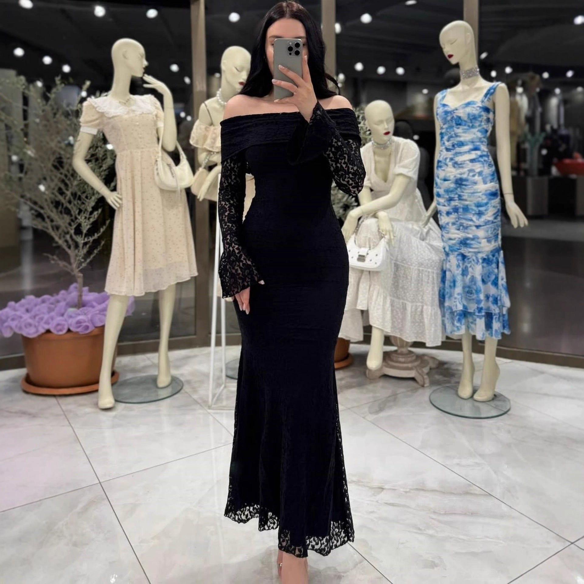 Damen Elegantes Spitzenkleid mit Off-Shoulder Design und Schößchen R&B