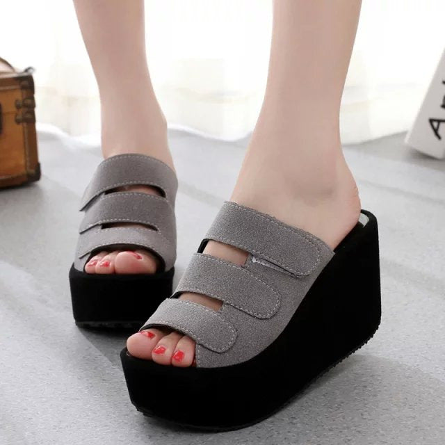 Damen Wedge-Pantoletten mit modischem Riemendesign und komfortablem Fußbett R&B