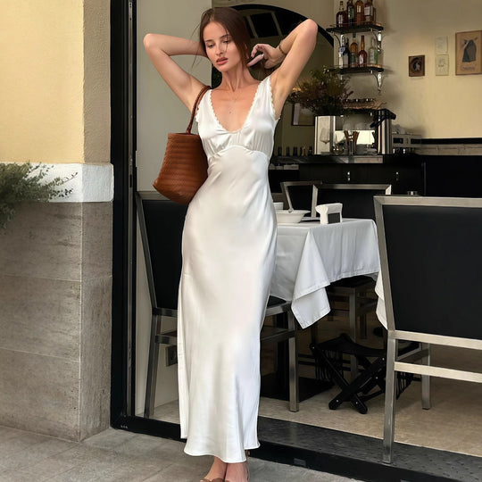 Damen elegantes Satin-Nachtkleid mit tiefem V-Ausschnitt und breiten Trägern R&B
