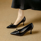 Damen elegante spitze Pumps mit modischem Riemen und komfortablem Absatz