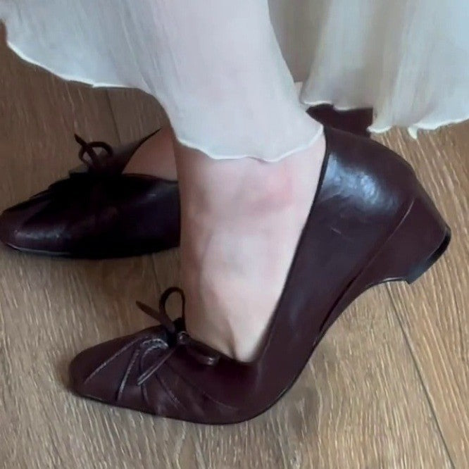 Damen Ballerina mit verspielter Schleifenapplikation aus hochwertigem Leder