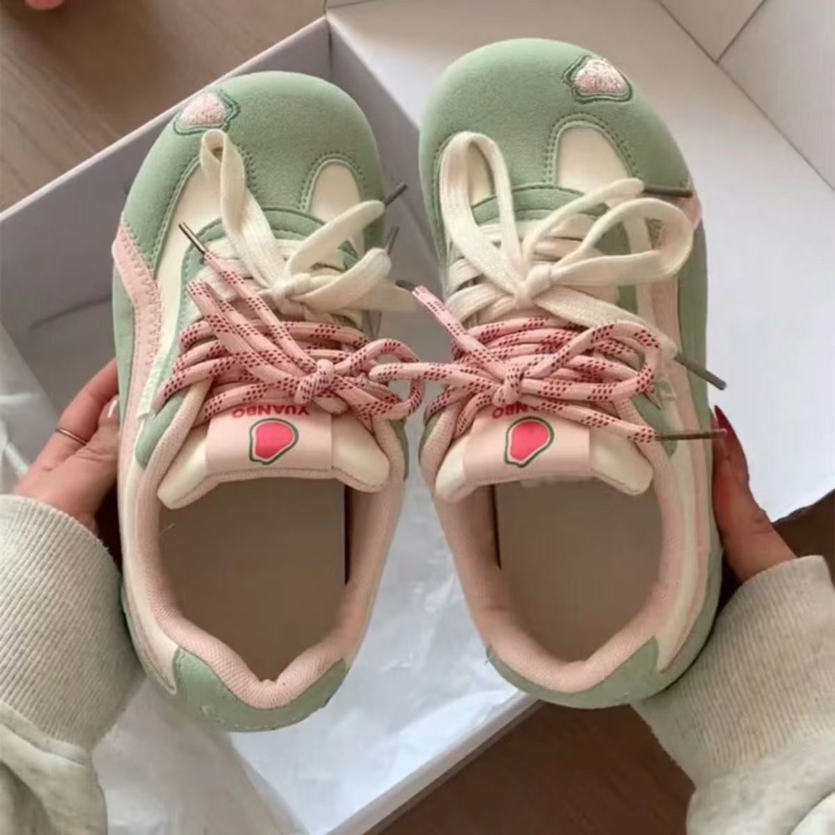 Damen Sportliche Sneakers mit verspieltem Obstmotiv R&B